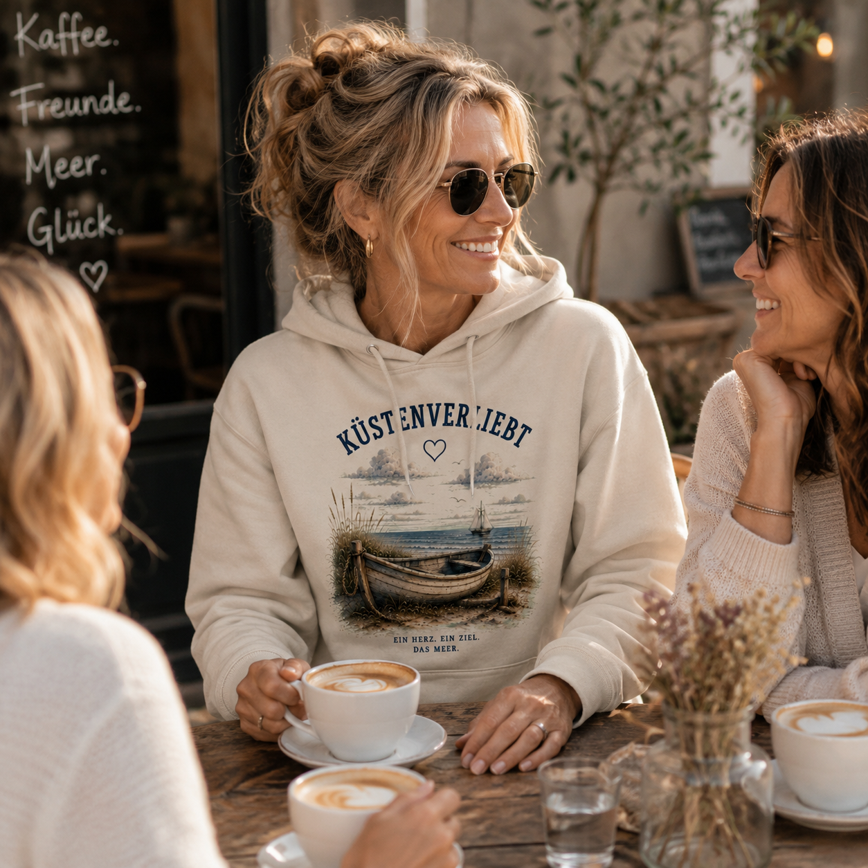 Küstenverliebt Hoodie – Zuhause ist, wo das Meer ist | Küstengefühl Bio Hoodie