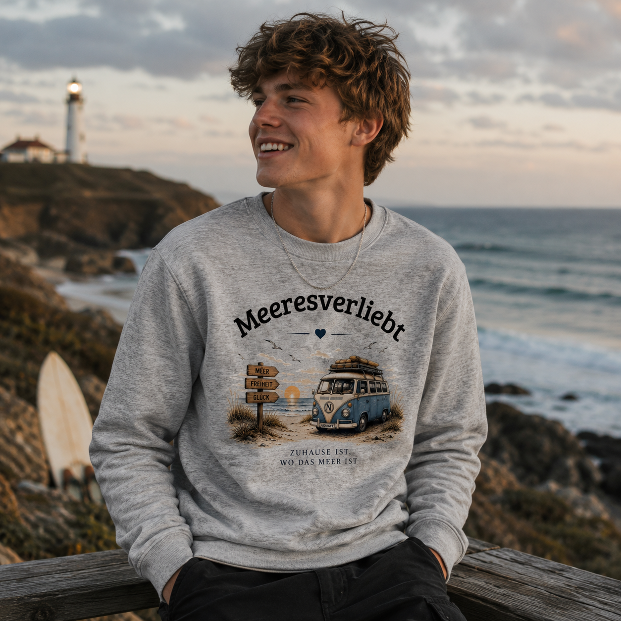 Meeresverliebt Bulli Sweatshirt – Vanlife Camping Küstengefühl