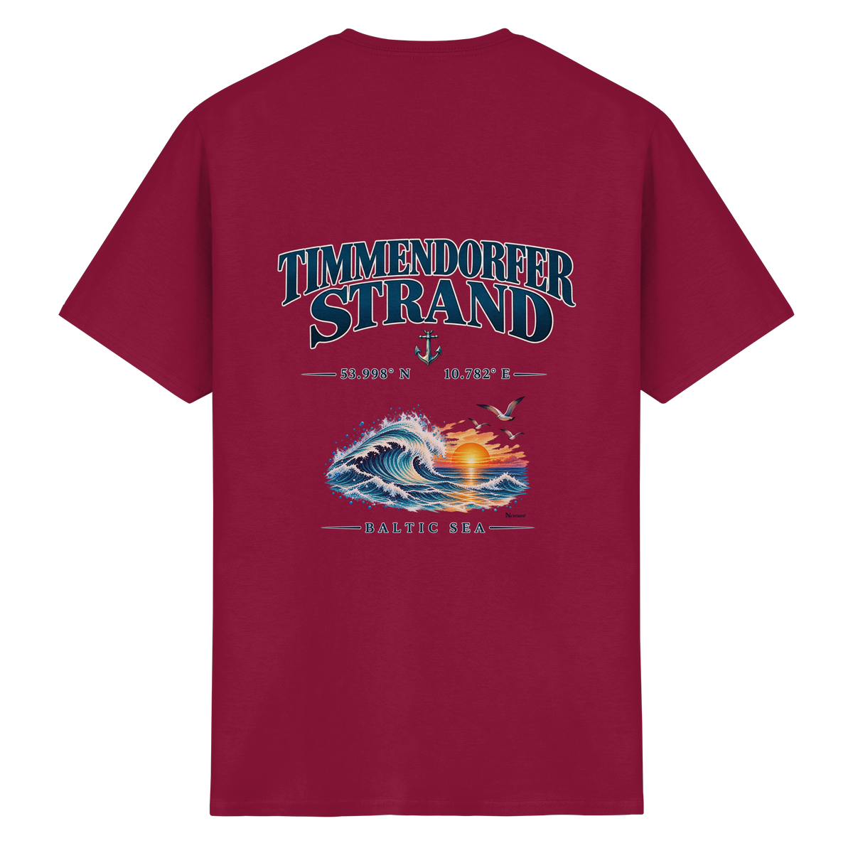 Original-Mockup 12: Unisex Essential-T-Shirt in Cardinal Red mit Timmendorfer Strand – Baltic Sea Rückenprint.