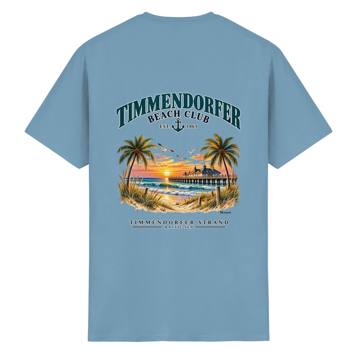 Original-Produktmockup: Essential Unisex-T-Shirt in Carolina Blue, Rückansicht mit Timmendorfer-Beach-Club-Motiv und dem Schriftzug Timmendorfer Strand – Baltic Sea.