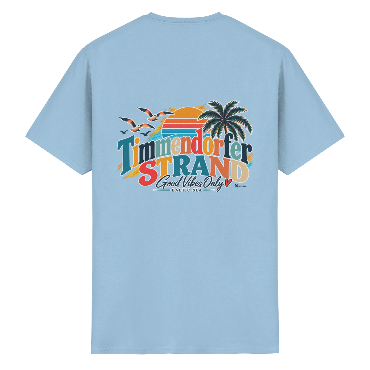 Essential T-Shirt in Light Blue, Katalog-Rückansicht mit Timmendorfer-Strand-Good-Vibes-Only-Rückenprint.