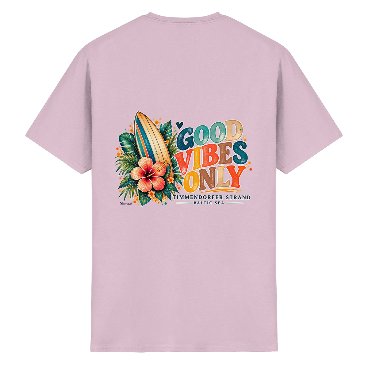 Original-Rückansicht 10: Unisex Essential T-Shirt in Light Pink mit Timmendorfer-Surf-Vibes-Rückenprint, Surfboard, Hibiskusblüten und Baltic-Sea-Schriftzug.