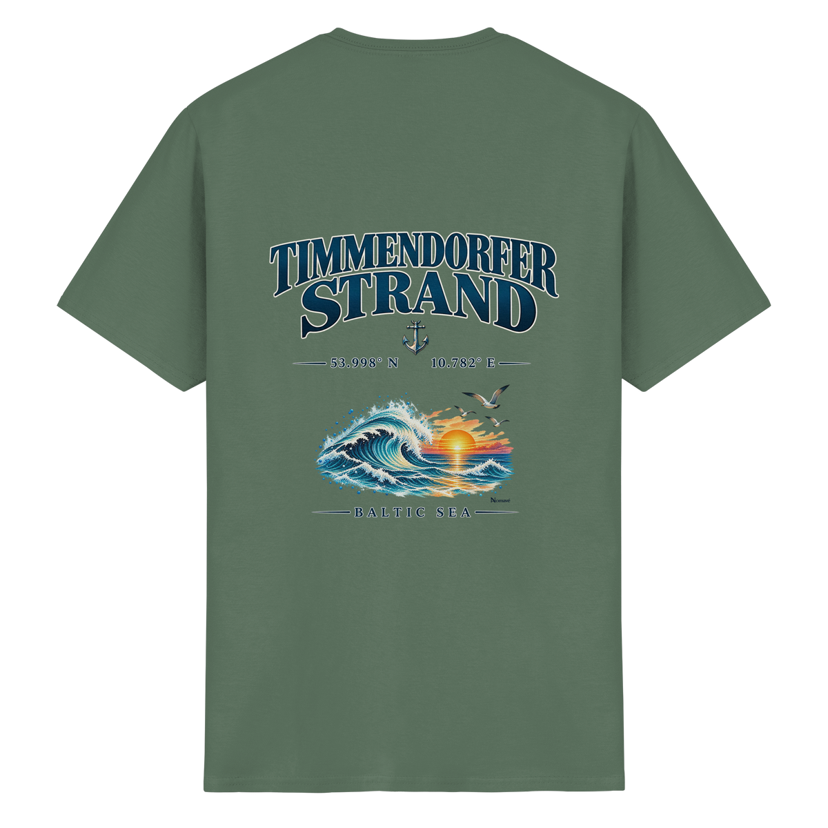 Original-Mockup 14: Unisex Essential-T-Shirt in Military Green mit Timmendorfer Strand – Baltic Sea Rückenprint.
