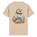 Cat Mom Heavy-Cotton-T-Shirt in Natural – Originalansicht mit schlafender Katze und Küstenmotiv als Rückenprint.