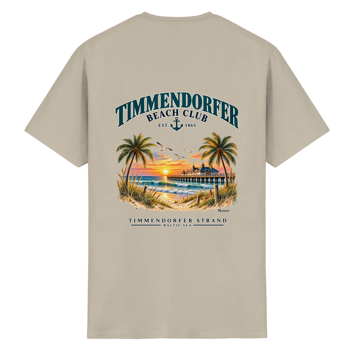 Original-Produktmockup: Essential Unisex-T-Shirt in Sand, Rückansicht mit Timmendorfer-Beach-Club-Motiv und dem Schriftzug Timmendorfer Strand – Baltic Sea.