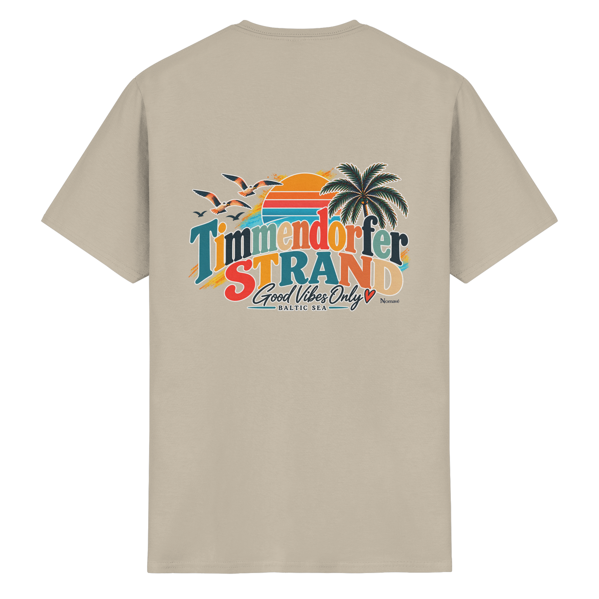 Essential T-Shirt in Sand, Katalog-Rückansicht mit Timmendorfer-Strand-Good-Vibes-Only-Rückenprint.