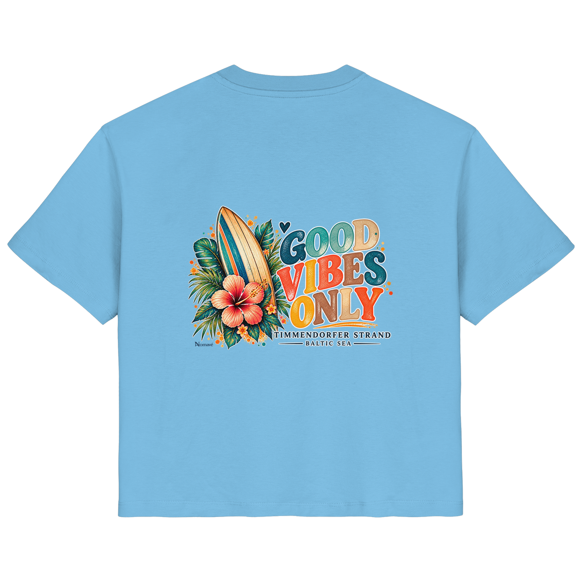 Original-Rückansicht 9: Damen Bio-T-Shirt in Aqua Blue mit Timmendorfer-Surf-Vibes-Rückenprint, Surfboard, Hibiskusblüten und Baltic-Sea-Schriftzug.