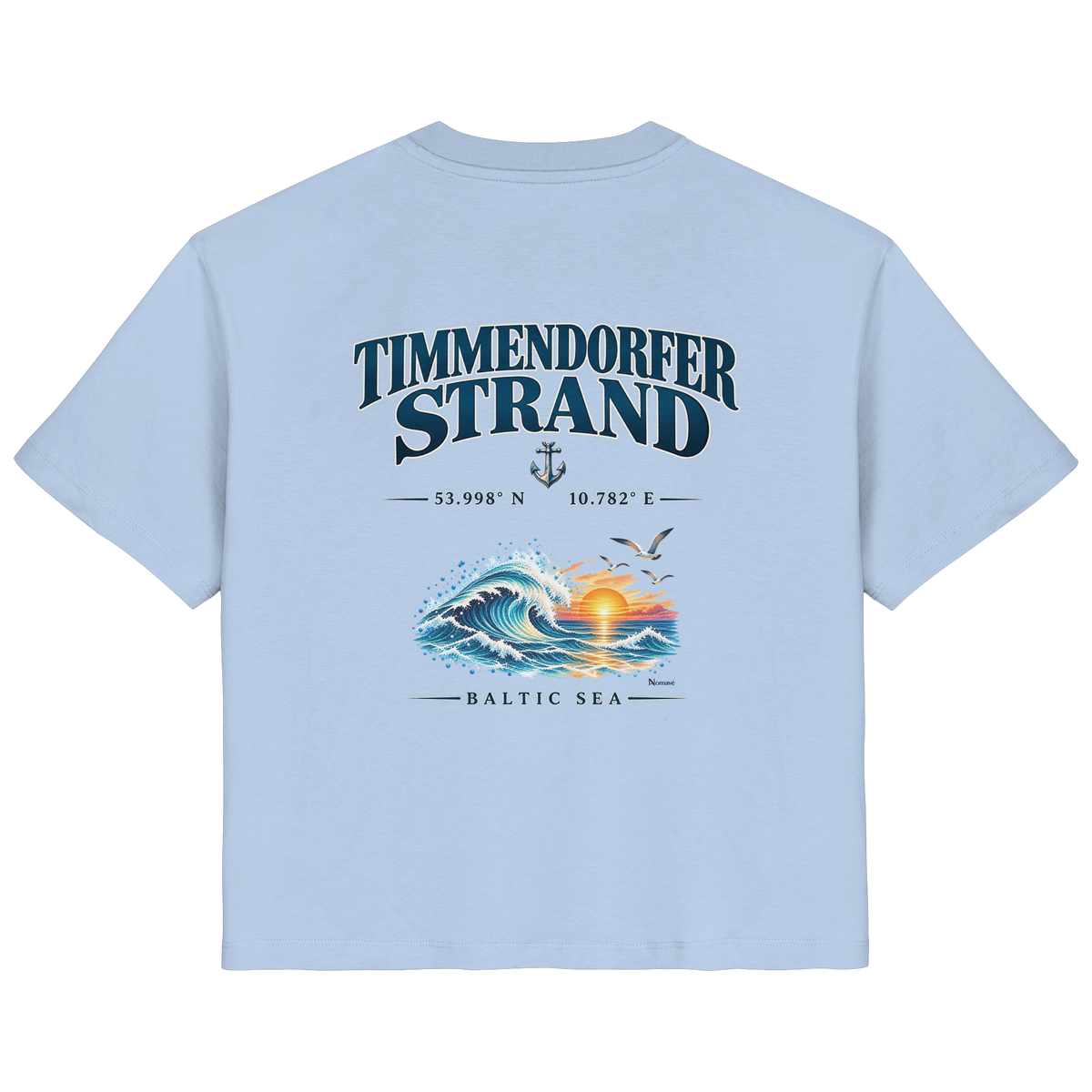 Original-Mockup 9: Damen Bio-T-Shirt in Blue Soul mit Timmendorfer Strand – Baltic Sea Backprint.