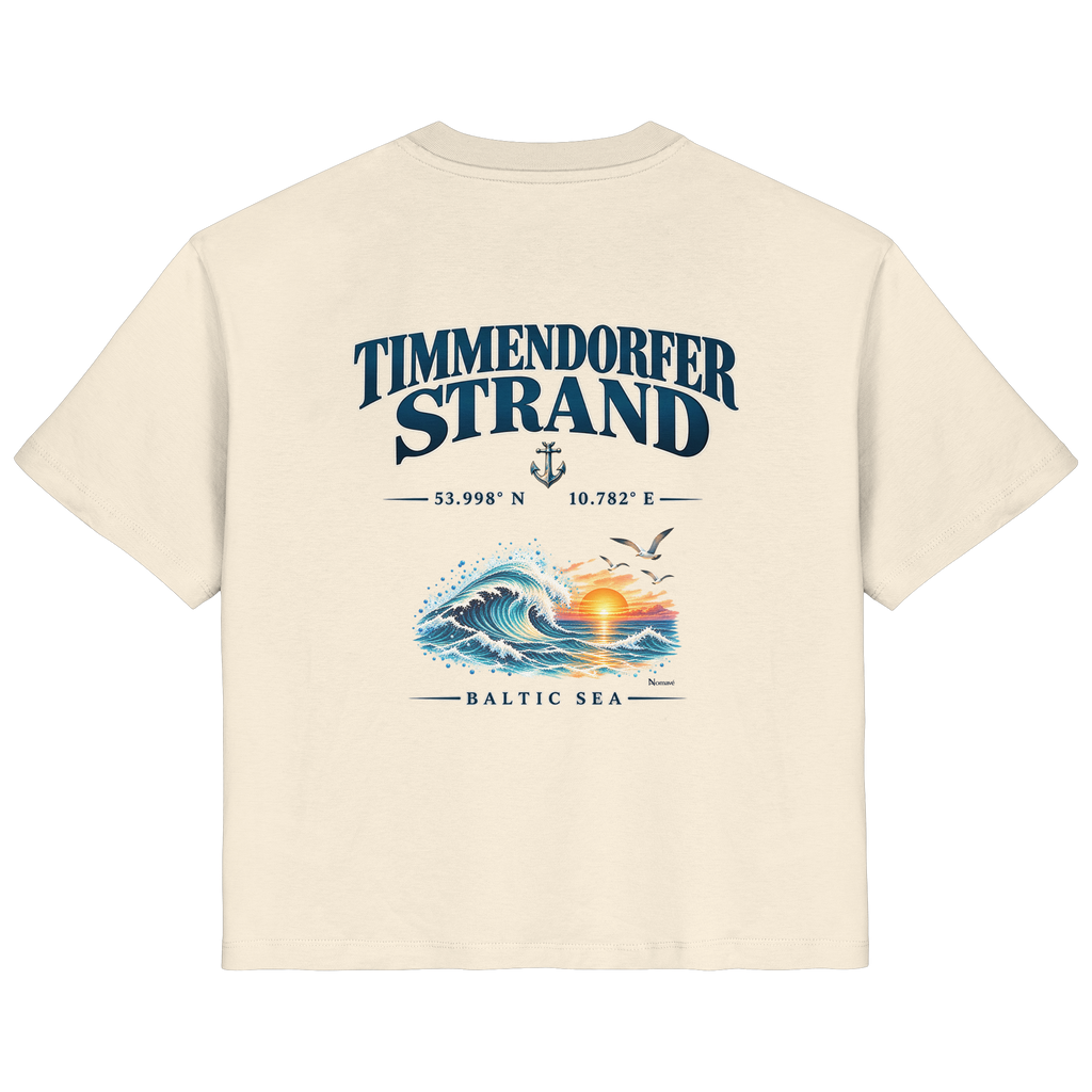Original-Mockup 1: Damen Bio-T-Shirt in Natural Raw mit Timmendorfer Strand – Baltic Sea Backprint.