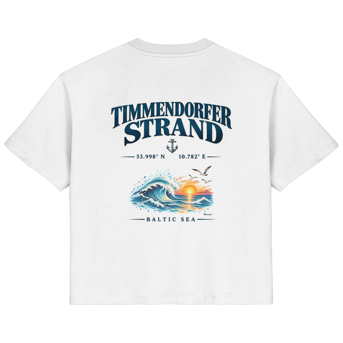 Original-Mockup 2: Damen Bio-T-Shirt in White mit Timmendorfer Strand – Baltic Sea Backprint.