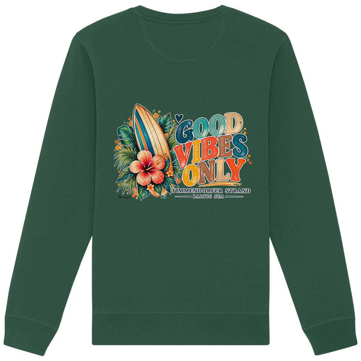 Rückansicht des Unisex-Sweatshirts in Bottle Green mit Timmendorfer-Surf-Vibes-Rückenprint aus Surfboard, Hibiskusblüten und „Good Vibes Only“.