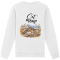 Cat Mom Unisex Bio-Sweatshirt in White – Original-Rückansicht mit schlafender Katze, Meer und Cat-Mom-Schriftzug als Rückenprint.