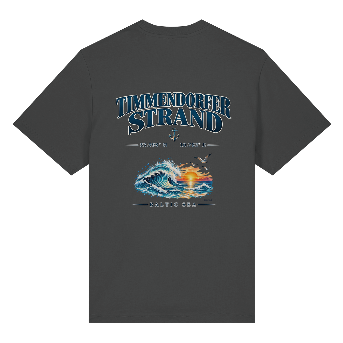Original-Mockup 5: Unisex Bio-Heavy-T-Shirt in Anthracite mit Timmendorfer Strand – Baltic Sea Backprint.