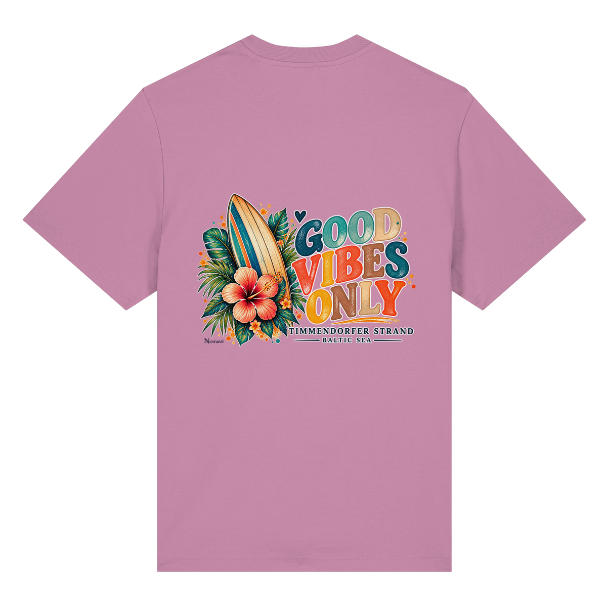Original-Rückansicht 7: Unisex Bio-Heavy-T-Shirt in Bubble Pink mit Timmendorfer-Surf-Vibes-Rückenprint, Surfboard, Hibiskusblüten und Baltic-Sea-Schriftzug.