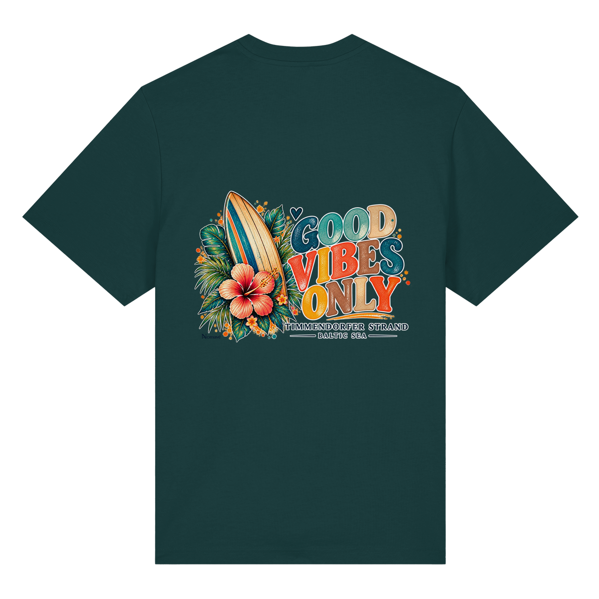 Original-Rückansicht 10: Unisex Bio-Heavy-T-Shirt in Glazed Green mit Timmendorfer-Surf-Vibes-Rückenprint, Surfboard, Hibiskusblüten und Baltic-Sea-Schriftzug.