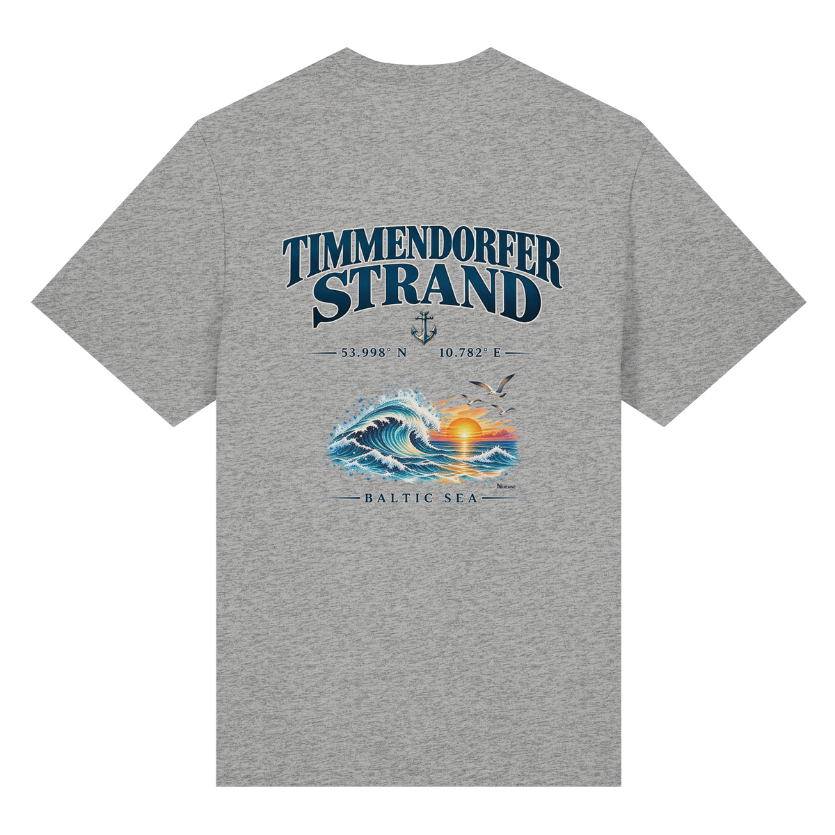 Original-Mockup 2: Unisex Bio-Heavy-T-Shirt in Heather Grey mit Timmendorfer Strand – Baltic Sea Backprint.