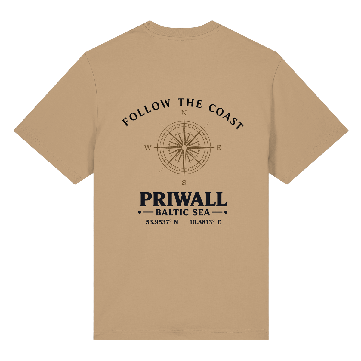 Rückansicht des Bio Heavy T-Shirt in Latte mit hellem Priwall Follow the Coast Backprint