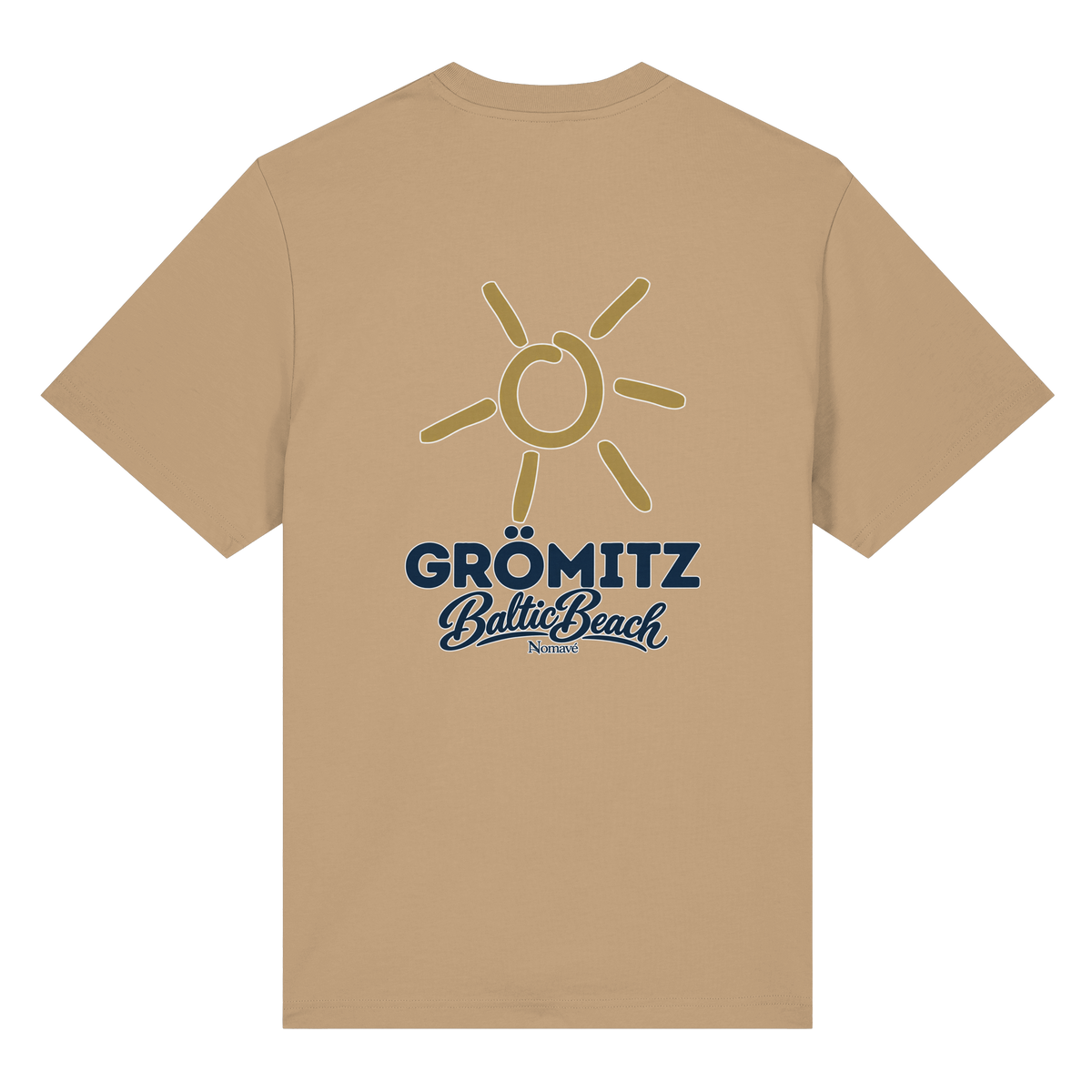 Grömitz Sonne Bio-Heavy T-Shirt Baltic Beach mit Rückendruck in Latte – Shirtigo-Originalmockup 10