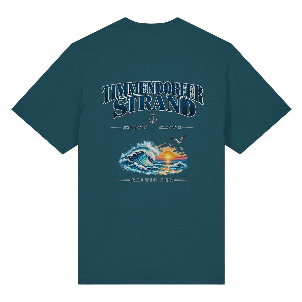Original-Mockup 7: Unisex Bio-Heavy-T-Shirt in Stargazer mit Timmendorfer Strand – Baltic Sea Backprint.