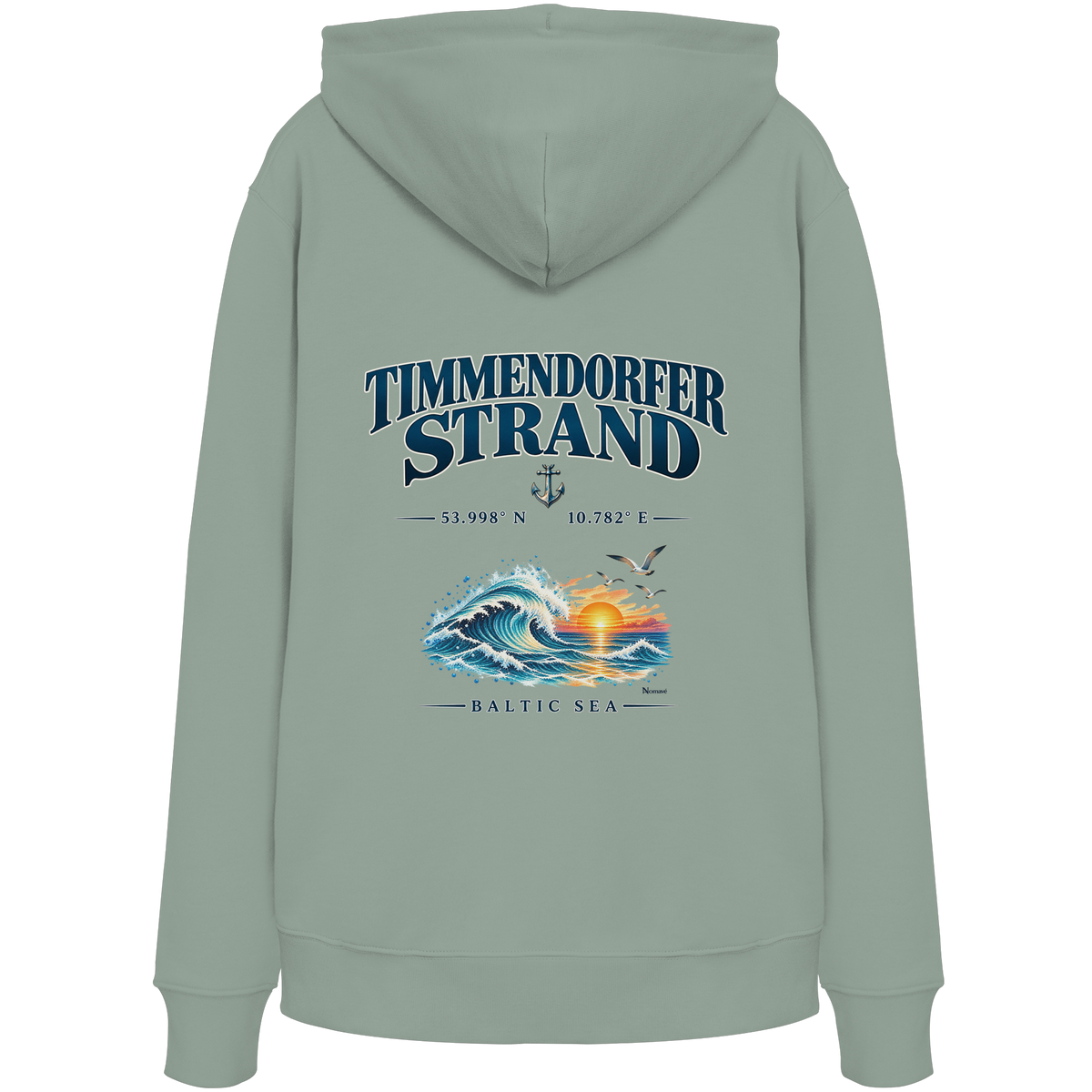 Original-Mockup 10: Unisex Bio-Hoodie in Aloe mit Timmendorfer Strand – Baltic Sea Backprint.