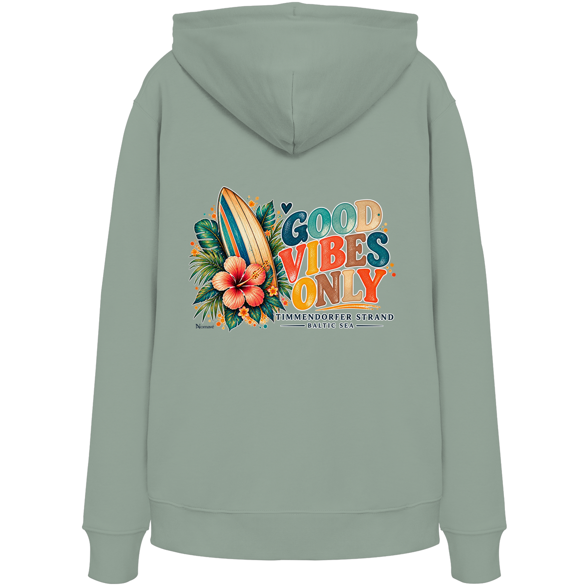 Original-Rückansicht 4: Unisex Bio-Hoodie in Aloe mit Timmendorfer-Surf-Vibes-Rückenprint, Surfboard, Hibiskusblüten und Baltic-Sea-Schriftzug.
