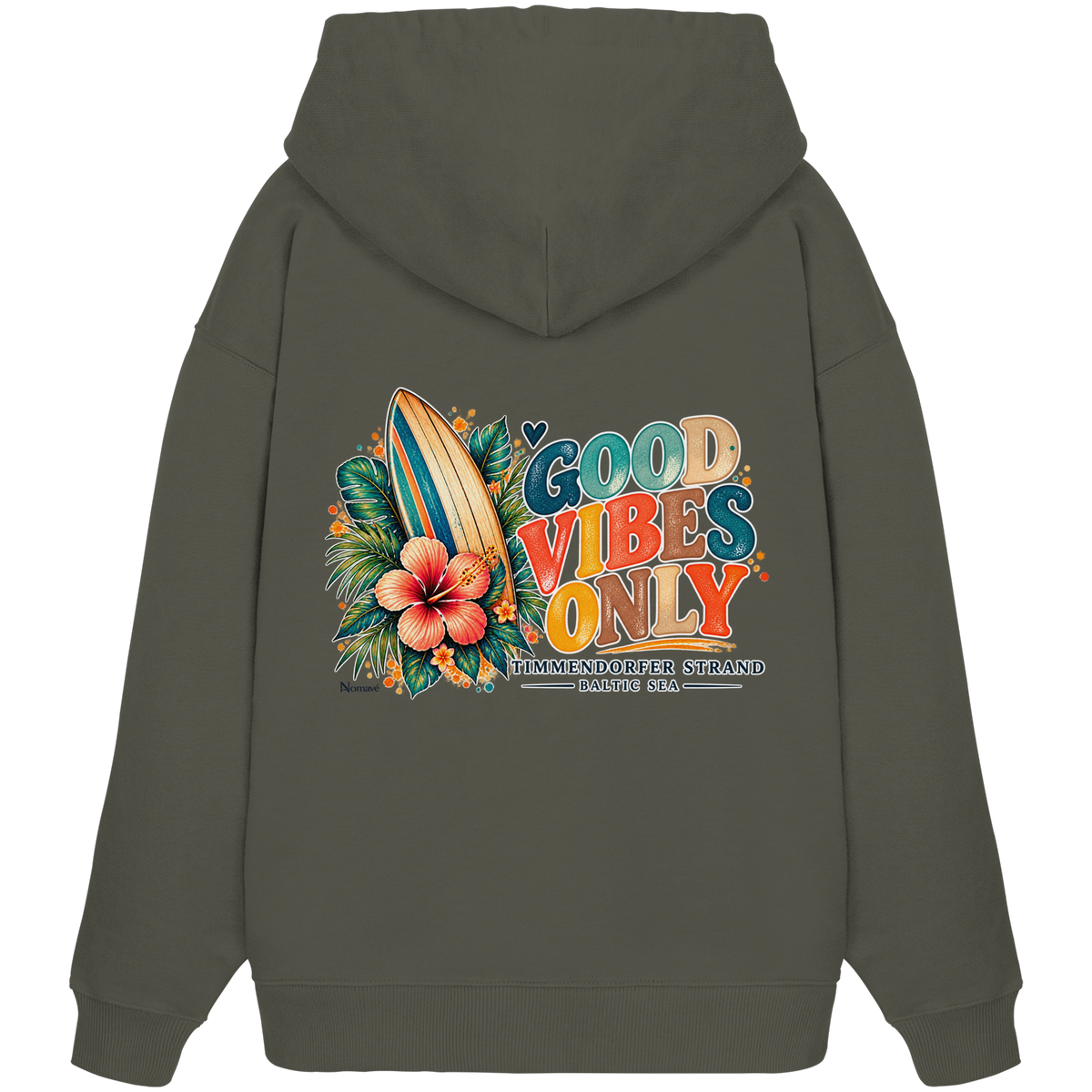 Rückansicht des Unisex-Oversize-Hoodies in Khaki mit Timmendorfer-Surf-Vibes-Rückenprint aus Surfboard, Hibiskus und „Good Vibes Only“.