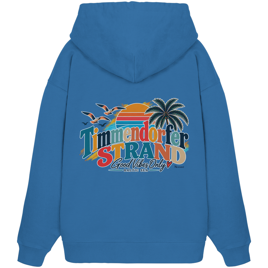 Timmendorfer Strand – Good Vibes Only – Bio Oversize-Hoodie mit Rückenprint – Mindful Blue; originales Katalogmockup der Rückansicht mit Rückenprint.