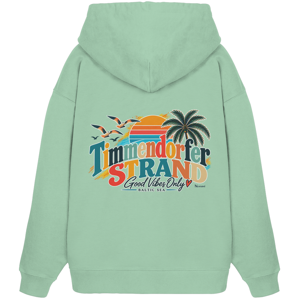 Timmendorfer Strand – Good Vibes Only – Bio Oversize-Hoodie mit Rückenprint – Misty Jade; originales Katalogmockup der Rückansicht mit Rückenprint.