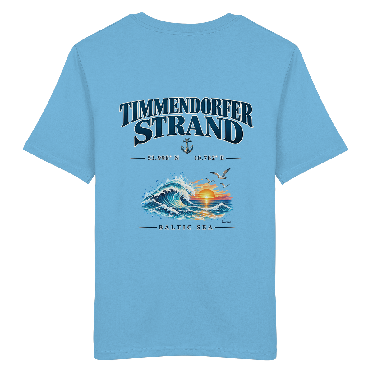 Original-Mockup des Unisex Bio-T-Shirts in Aqua Blue mit Timmendorfer Strand – Baltic Sea Backprint.