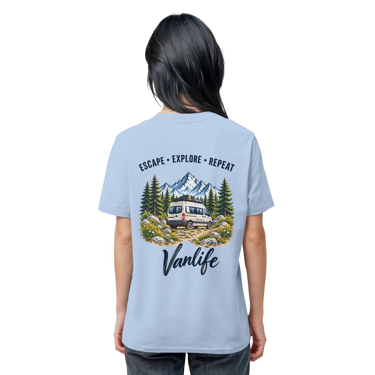 Bio T-Shirt in Blue Soul als Produkt-Mockup mit Escape Explore Repeat Motiv als Backprint – Produktansicht 2