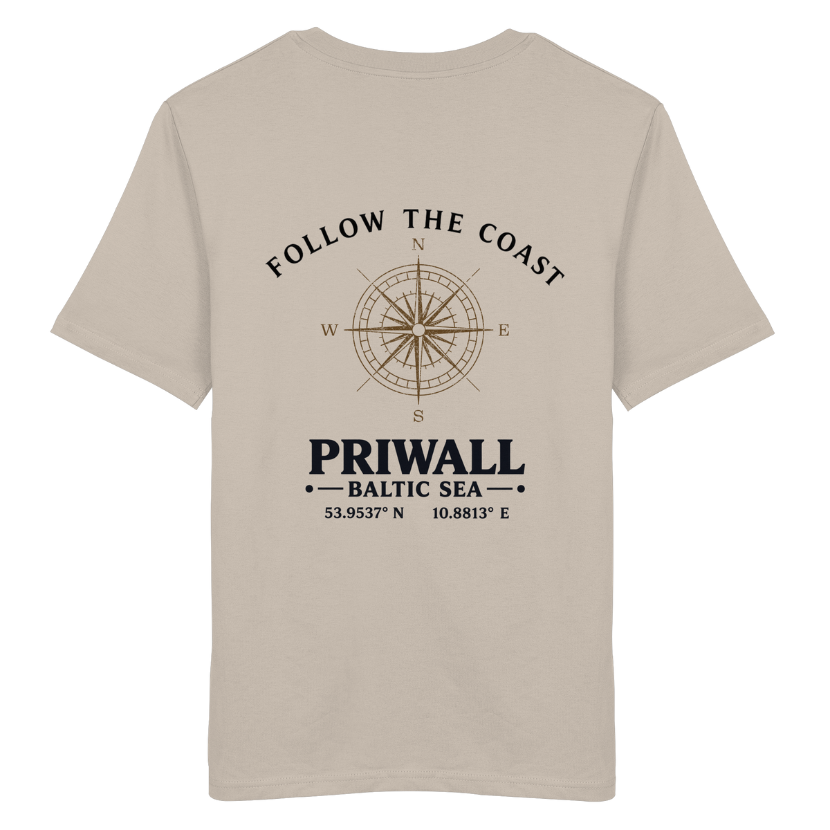 Rückansicht des Bio T-Shirt in Desert Dust mit hellem Priwall Follow the Coast Backprint