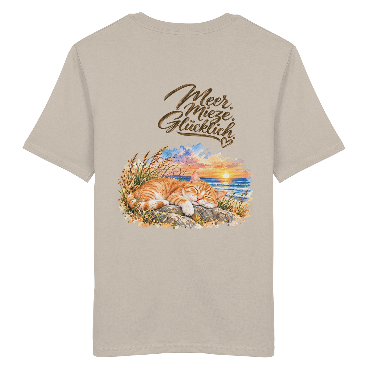 Rückansicht des freigestellten Bio-T-Shirts in Desert Dust mit „Meer. Mieze. Glücklich.“ und Katzenmotiv – Original-Mockup.
