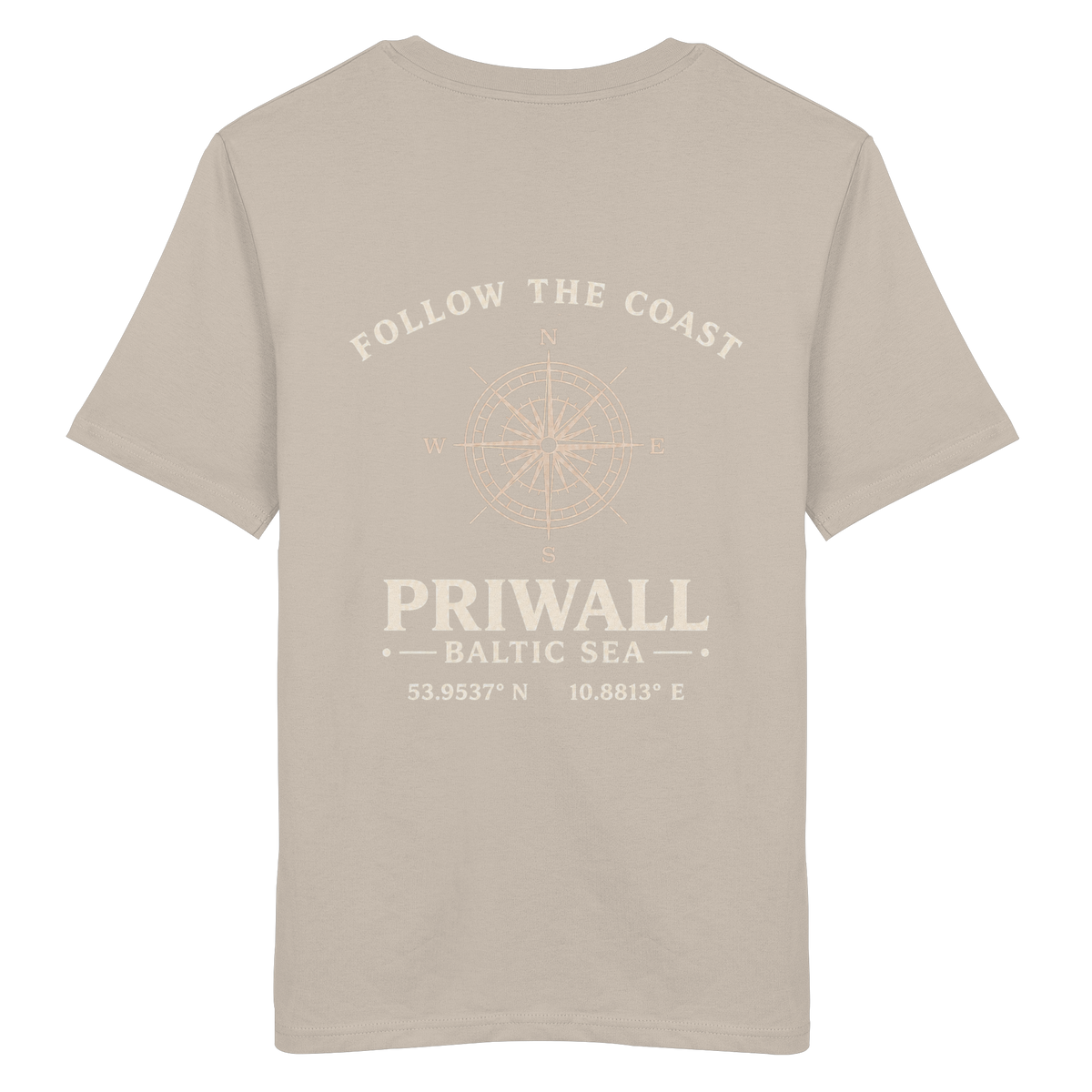 Rückansicht des Bio T-Shirt in Desert Dust mit dunklem Priwall Follow the Coast Backprint