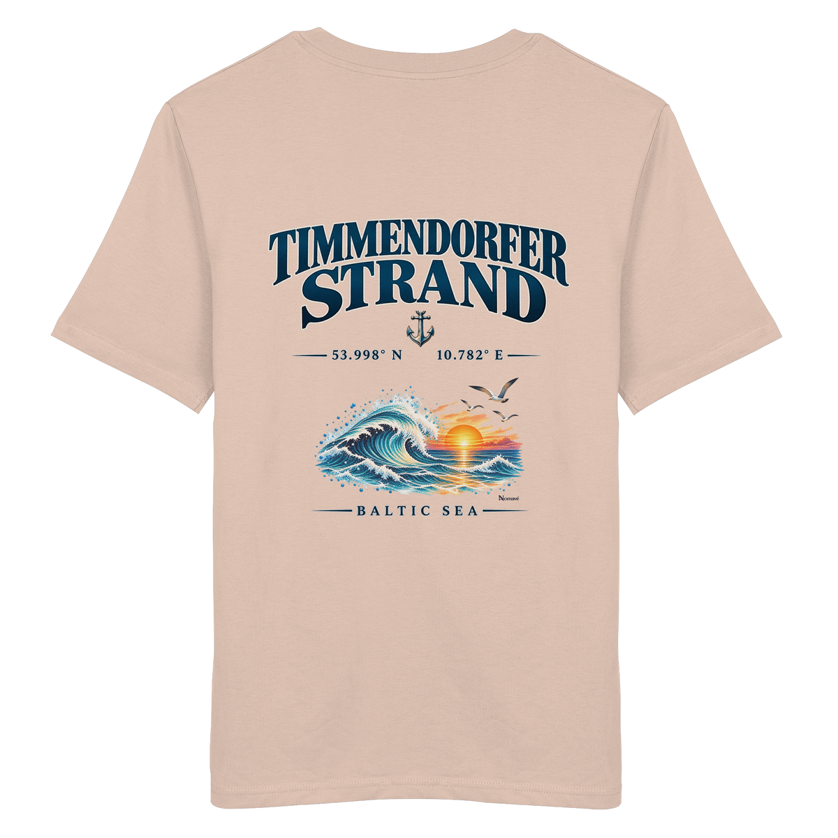 Original-Mockup des Unisex Bio-T-Shirts in Fraiche Peche mit Timmendorfer Strand – Baltic Sea Backprint.