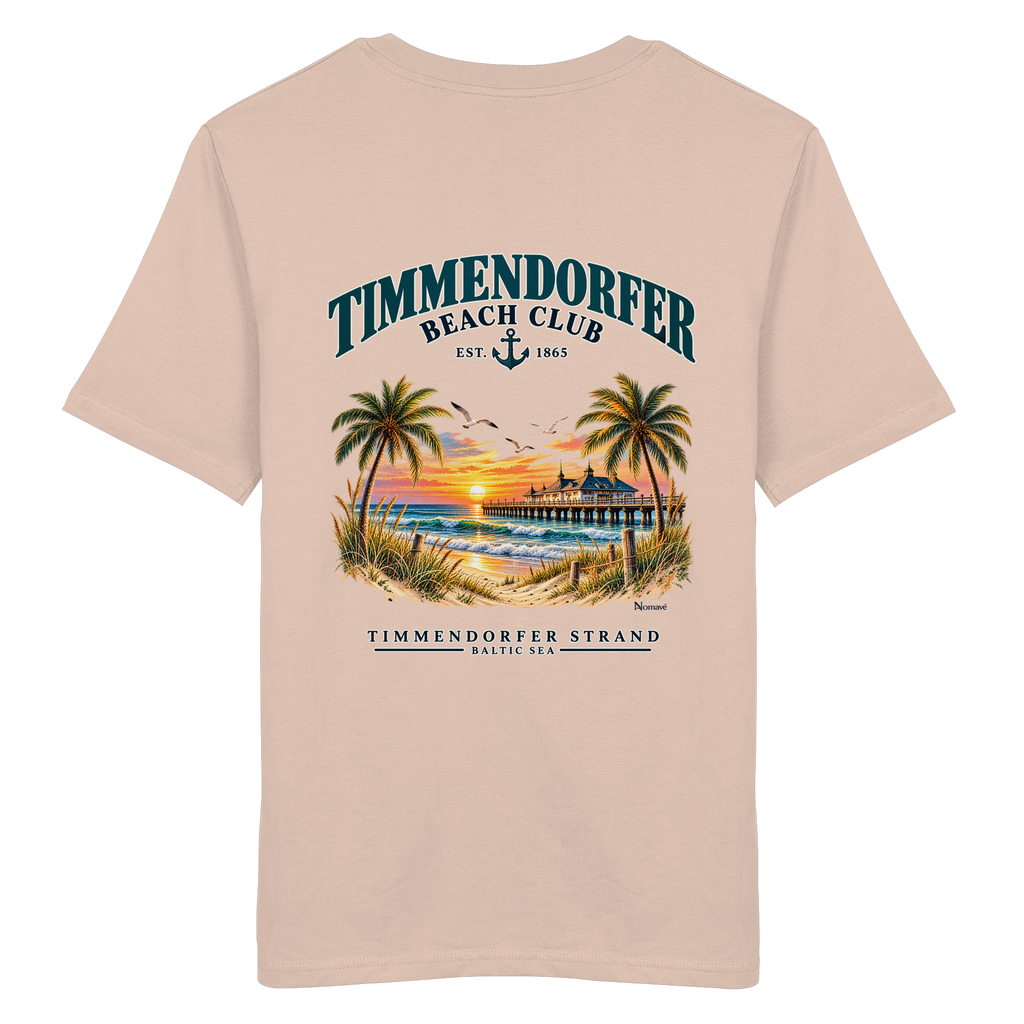 Original-/Katalogmockup: Unisex Bio-T-Shirt in Fraiche Peche, Rückansicht mit Timmendorfer-Beach-Club-Rückendruck.