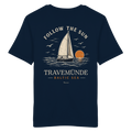 Travemünde Follow The Sun Dark Edition Backprint T-Shirt aus Bio-Baumwolle