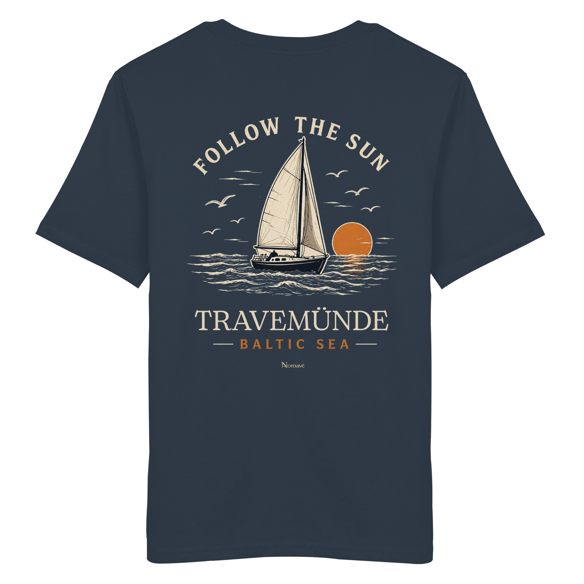 Travemünde Follow The Sun Dark Edition Backprint T-Shirt aus Bio-Baumwolle