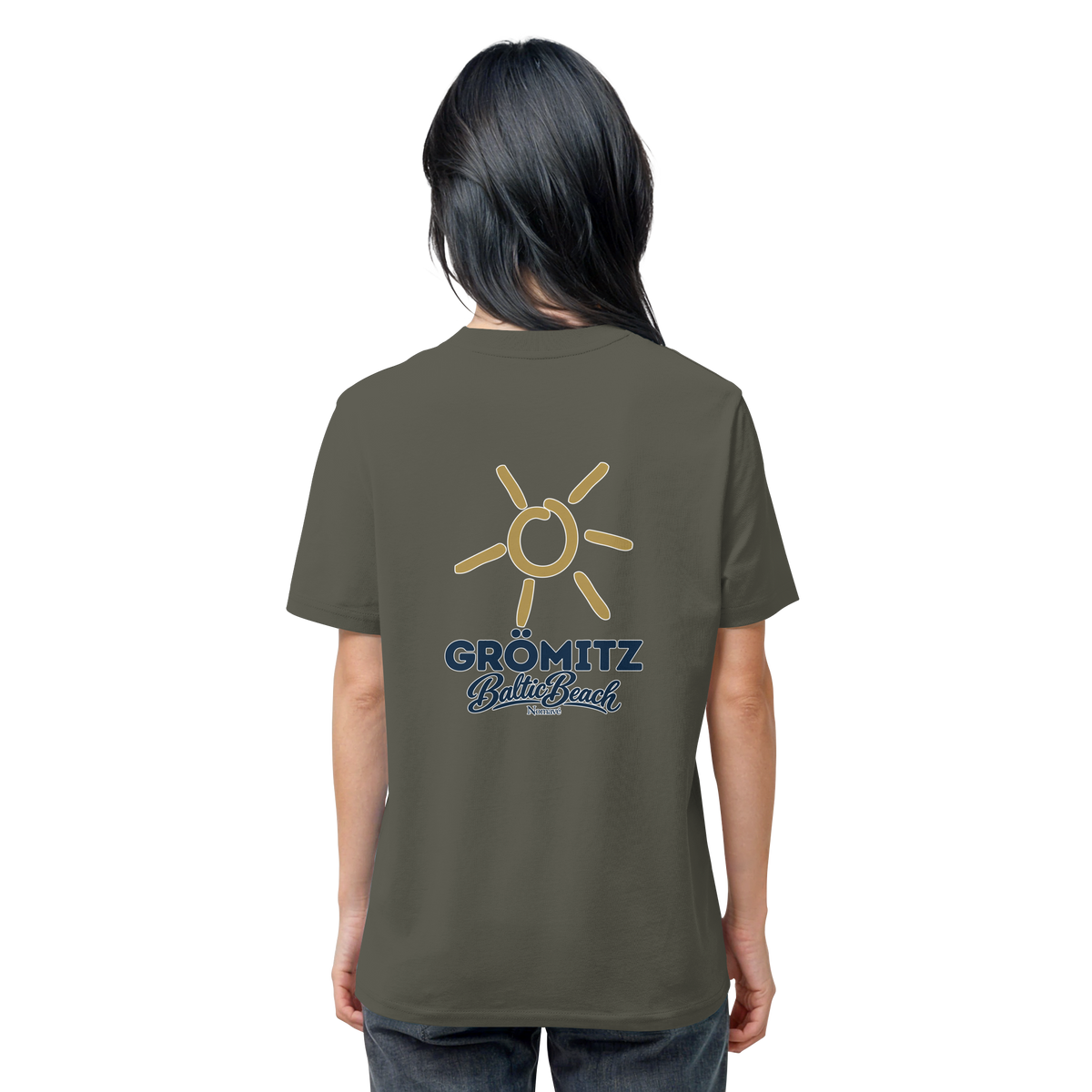 Grömitz Sonne Bio Unisex T-Shirt Baltic Beach mit Rückendruck in Khaki – Shirtigo-Originalmockup 24
