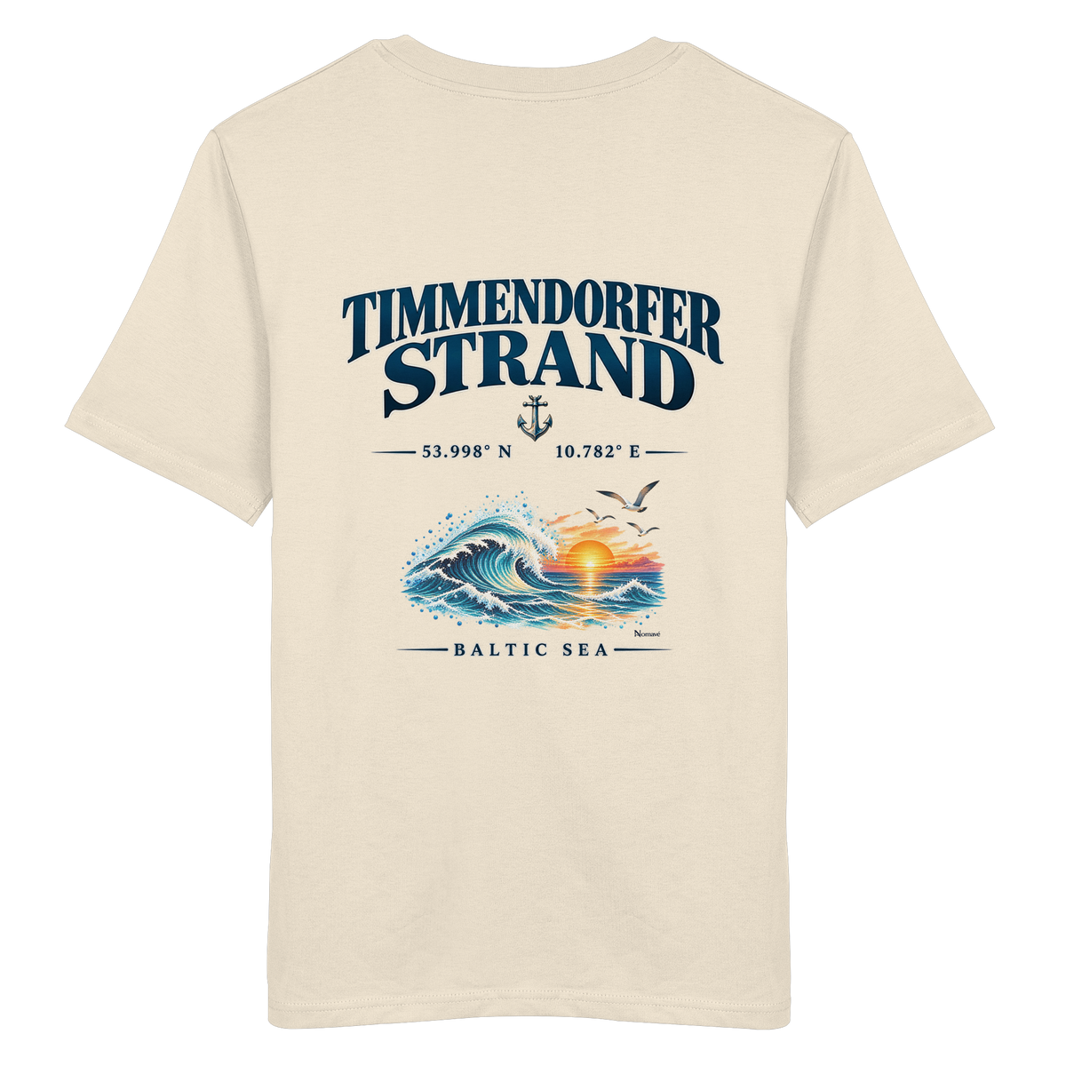 Original-Mockup des Unisex Bio-T-Shirts in Natural Raw mit Timmendorfer Strand – Baltic Sea Backprint.
