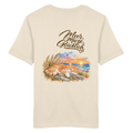 Rückansicht des freigestellten Bio-T-Shirts in Natural Raw mit „Meer. Mieze. Glücklich.“ und Katzenmotiv – Original-Mockup.
