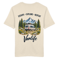 Bio T-Shirt in Natural Raw als Produkt-Mockup mit Escape Explore Repeat Motiv als Backprint