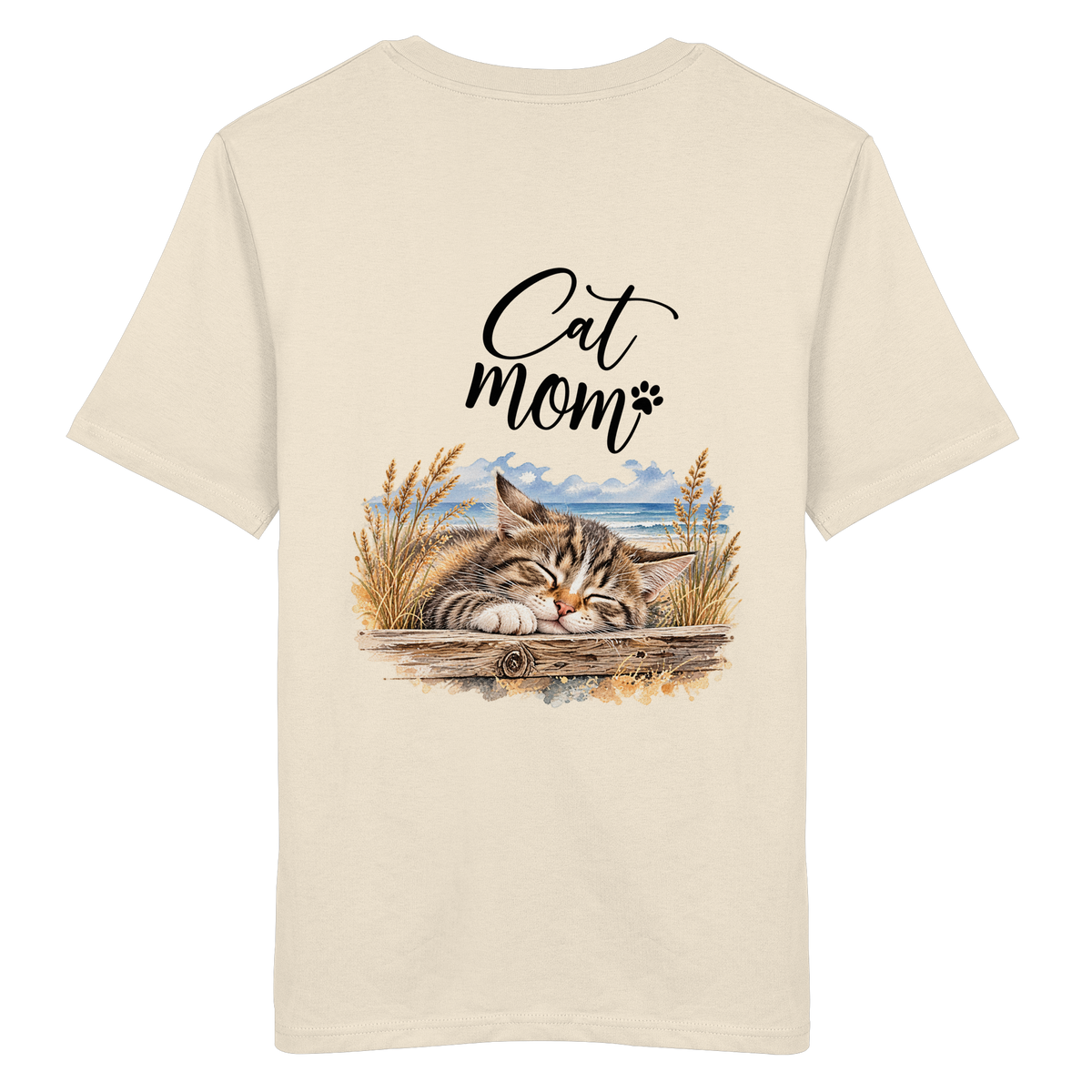 Cat Mom Unisex Bio-T-Shirt in Natural Raw – Original-Mockup 1 mit schlafender Katze, Küstenmotiv und Schriftzug als Rückenprint.