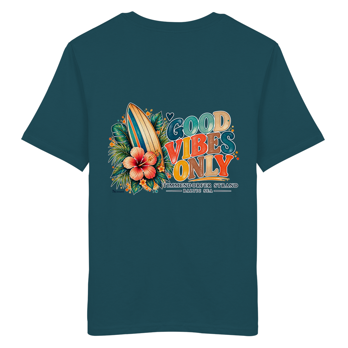 Original-Rückansicht 17: Unisex Bio-T-Shirt in Stargazer mit Timmendorfer-Surf-Vibes-Rückenprint, Surfboard, Hibiskusblüten und Baltic-Sea-Schriftzug.
