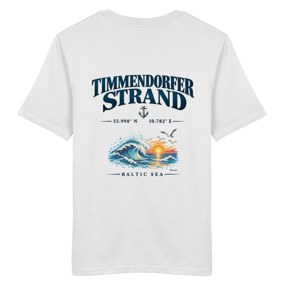 Original-Mockup des Unisex Bio-T-Shirts in White mit Timmendorfer Strand – Baltic Sea Backprint.