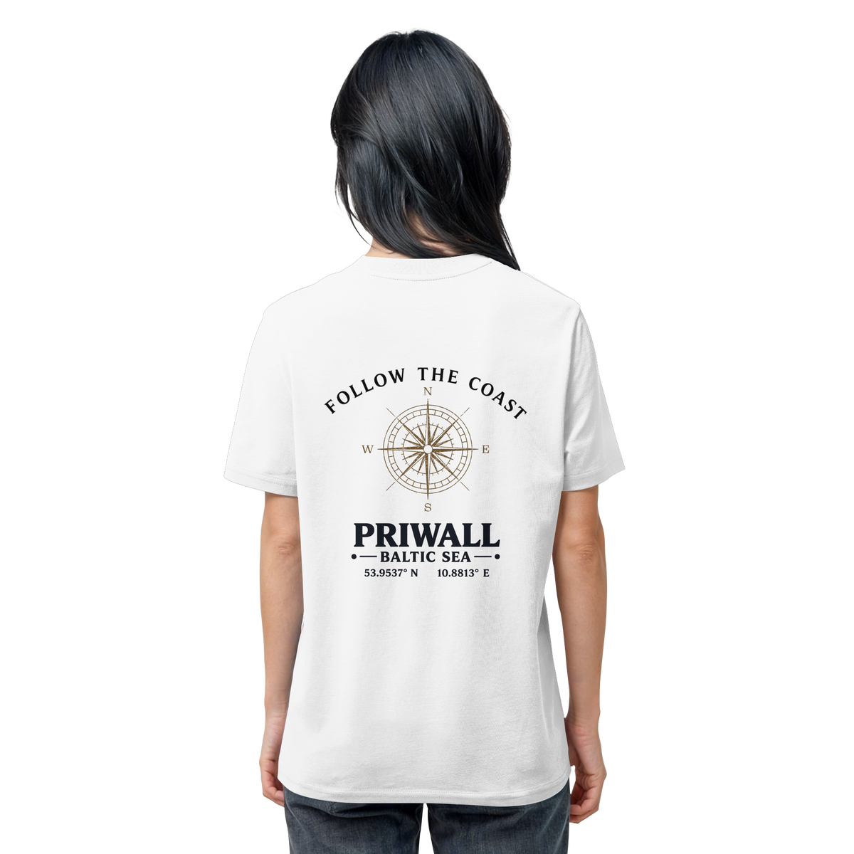 Rückansicht des Bio T-Shirt in White mit hellem Priwall Follow the Coast Backprint