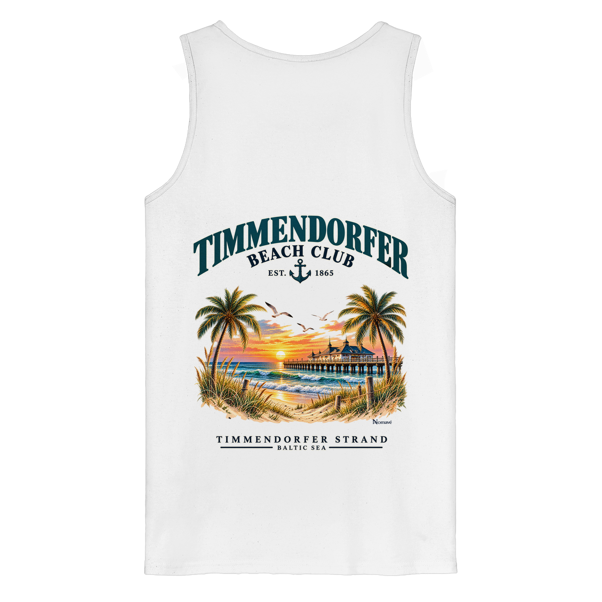 Original-Produktmockup: Herren-Bio-Tanktop in White, Rückansicht mit Timmendorfer-Beach-Club-Motiv und dem Schriftzug Timmendorfer Strand – Baltic Sea.