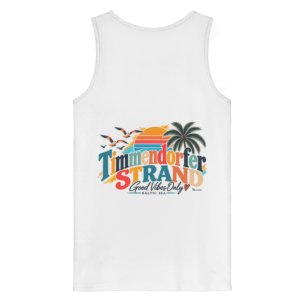 Timmendorfer Strand – Good Vibes Only – Herren Bio-Tanktop mit Rückenprint – White; originales Katalogmockup der Rückansicht mit Rückenprint.