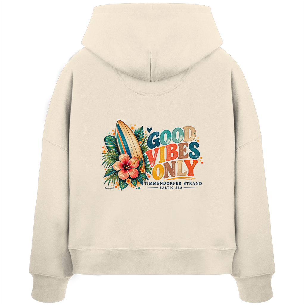 Rückansicht des Damen-Boxcut-Hoodies in Natural Raw mit Timmendorfer-Surf-Vibes-Motiv aus Surfboard, Hibiskusblüten und „Good Vibes Only“.
