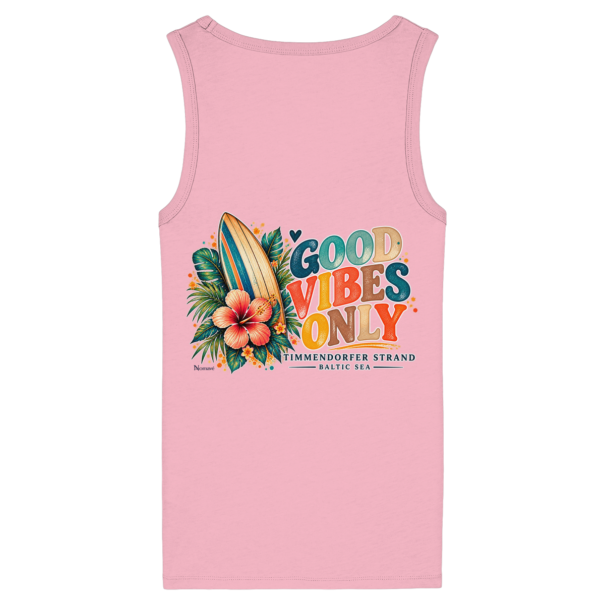Original-Rückansicht 3: Damen Bio-Fitted-Tanktop in Cotton Pink mit Timmendorfer-Surf-Vibes-Rückenprint, Surfboard, Hibiskusblüten und Baltic-Sea-Schriftzug.
