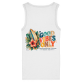 Original-Rückansicht 1: Damen Bio-Fitted-Tanktop in White mit Timmendorfer-Surf-Vibes-Rückenprint, Surfboard, Hibiskusblüten und Baltic-Sea-Schriftzug.